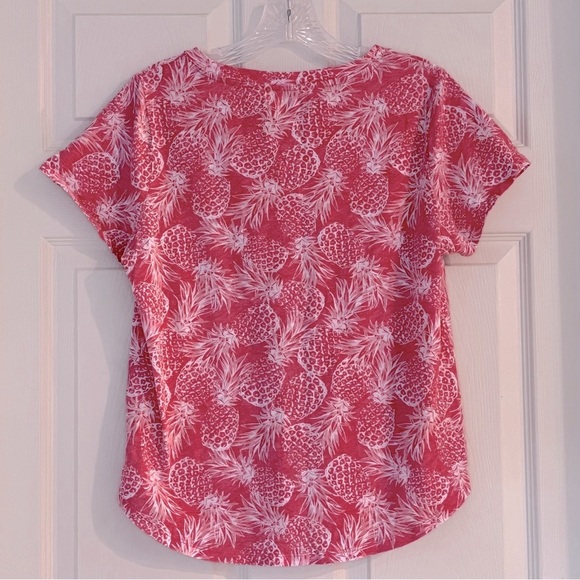 βοΈ3/$15 Old Navy Everywear Pink Coral Pineapple Print V-neck Tee Shirt, Size M - Picture 5 of 8